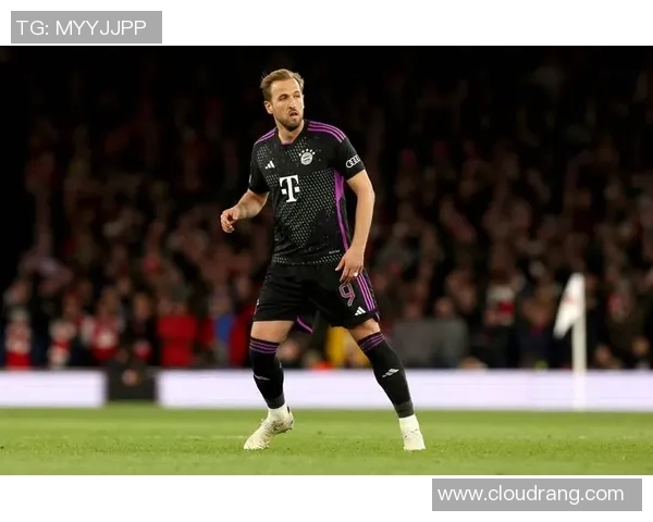 足球盛世再现：全球豪门角逐巅峰，顶级球星争霸新时代